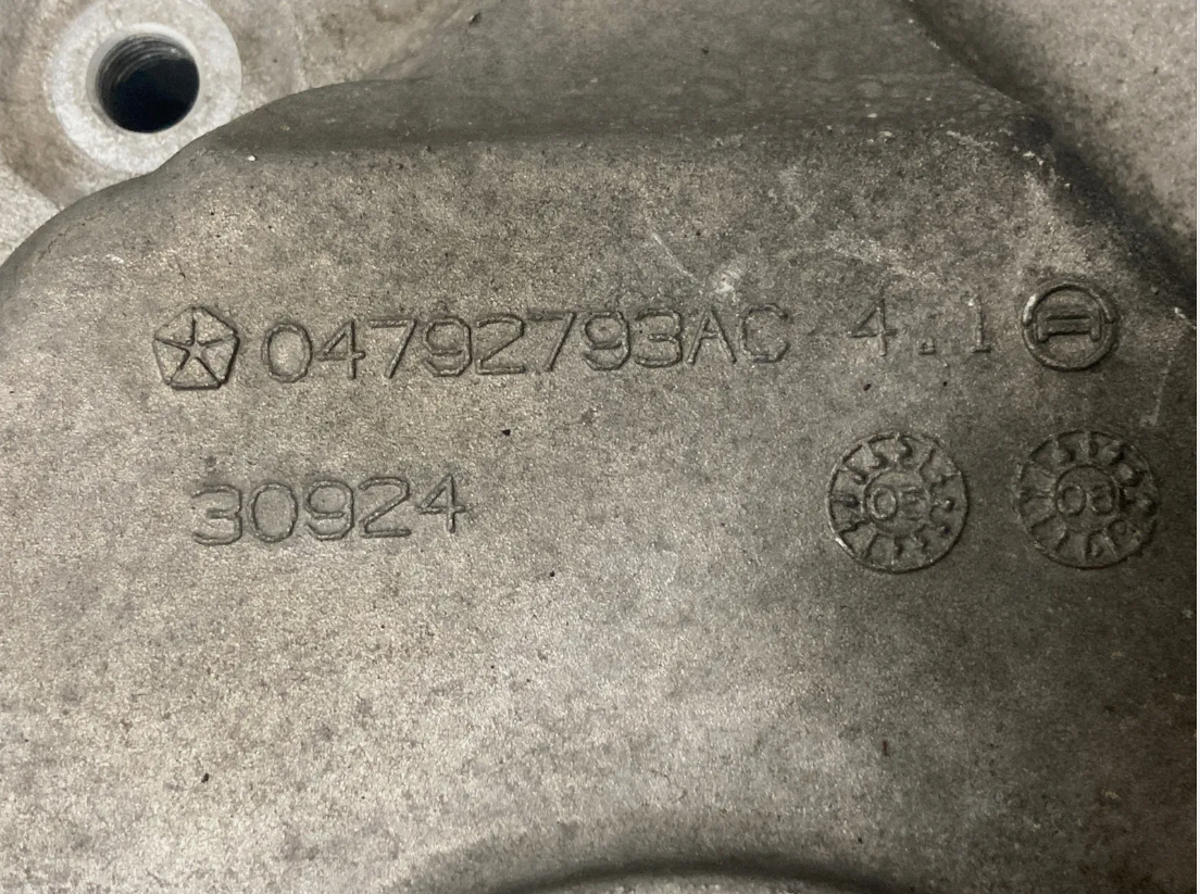 04792793AC Tapa de distribución Mopar Hemi de 5,7 l y 6,1 l